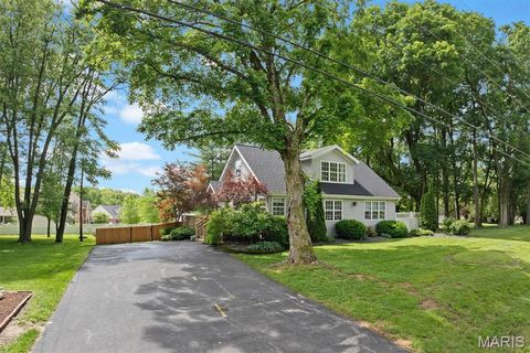Photo of 327 Glen Carbon Road, Glen Carbon, IL 62034 (MLS # 26031886)
