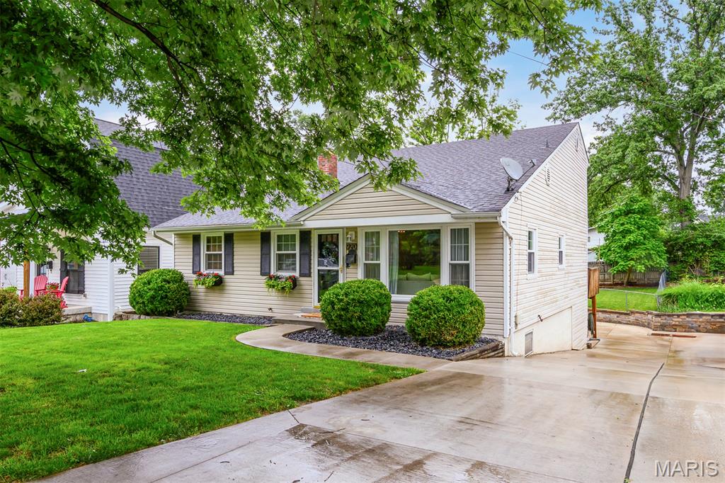 Kirkwood, Missouri 63122, United States, 3 Bedrooms Bedrooms, ,2 BathroomsBathrooms,Residential,Active,152965