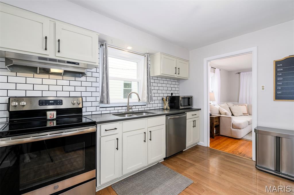 Kirkwood, Missouri 63122, United States, 3 Bedrooms Bedrooms, ,2 BathroomsBathrooms,Residential,Active,152965