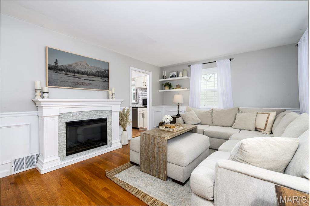 Kirkwood, Missouri 63122, United States, 3 Bedrooms Bedrooms, ,2 BathroomsBathrooms,Residential,Active,152965