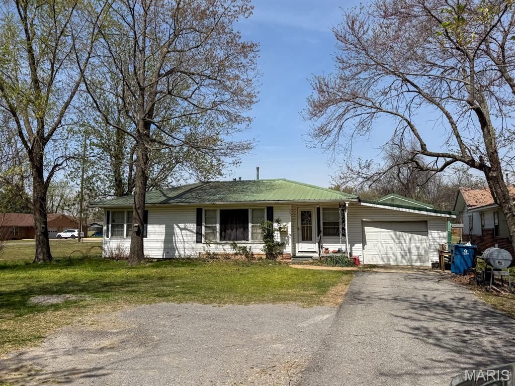 Photo of 604 Highway J, Malden, MO 63863 (MLS # 26019548)