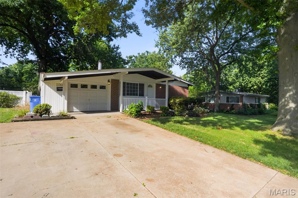 Photo of 2560 Suffolk Place, Florissant, MO 63033 (MLS # 26037013)