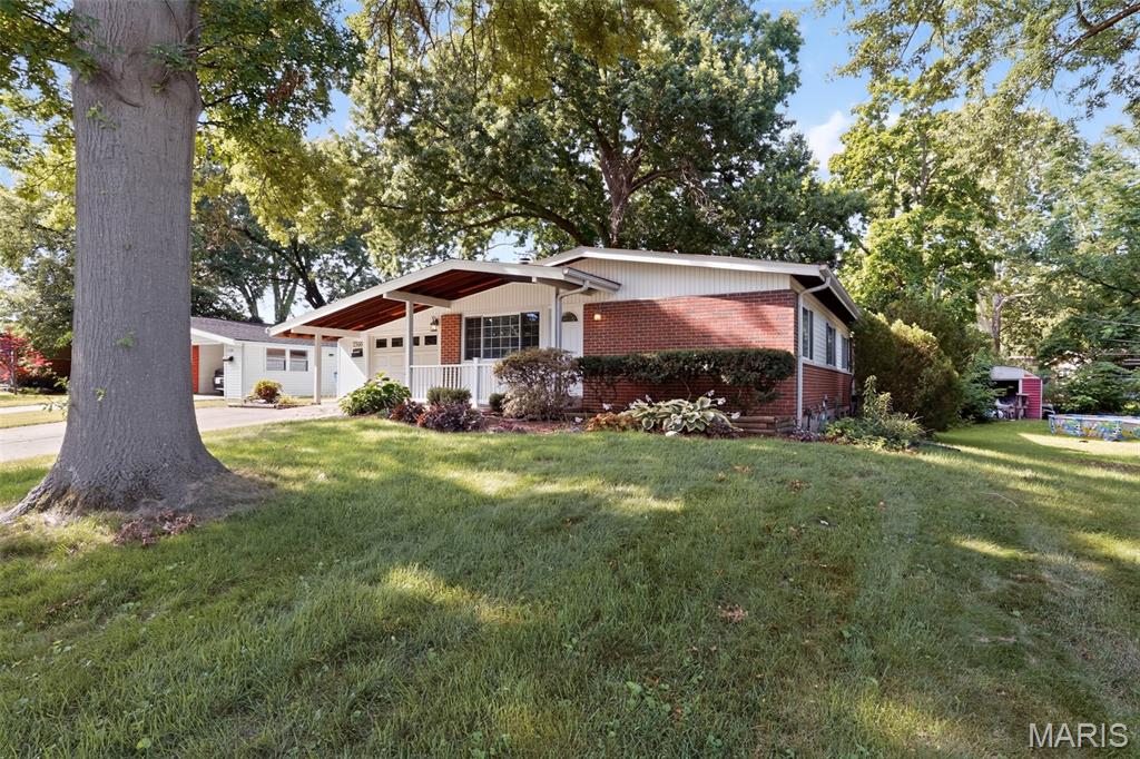 Photo of 2560 Suffolk Place, Florissant, MO 63033 (MLS # 26037013)