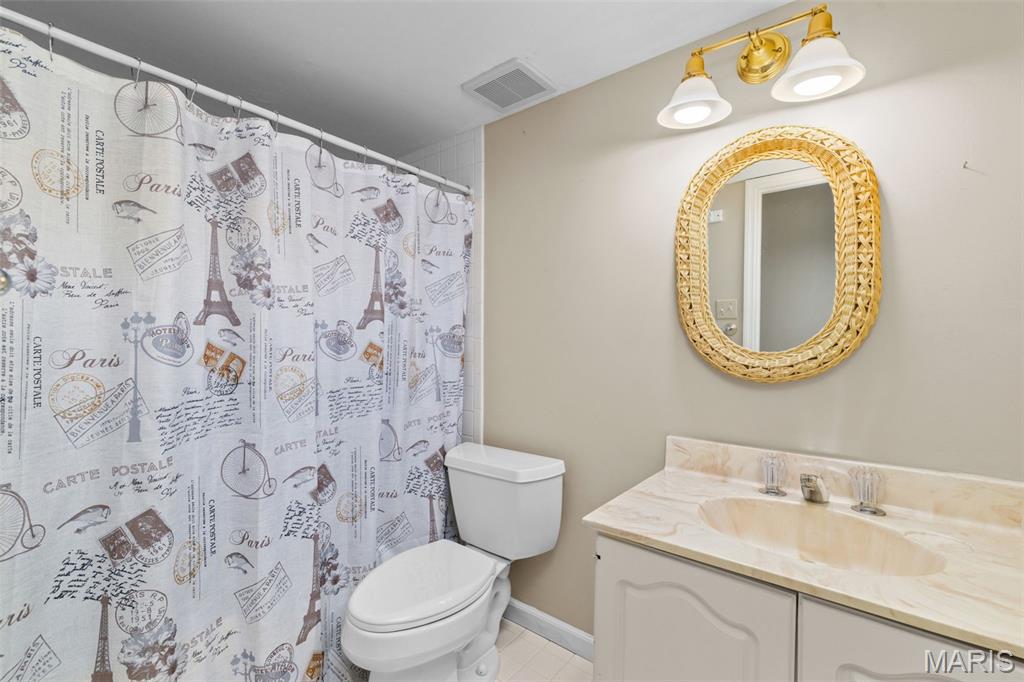 Greens Of Broadmoor Condo 11 - Residential