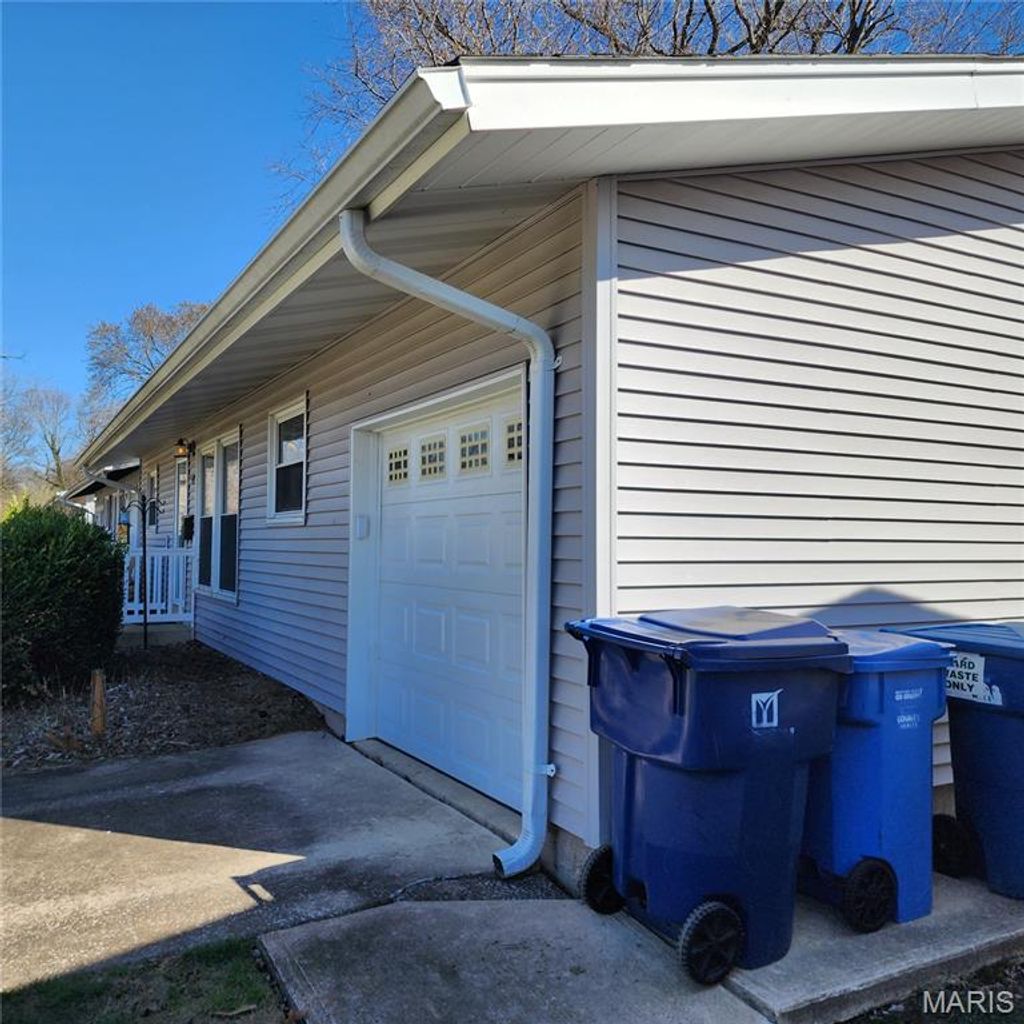 Photo of 940 Rogers Lane, Florissant, MO 63033 (MLS # 26018159)