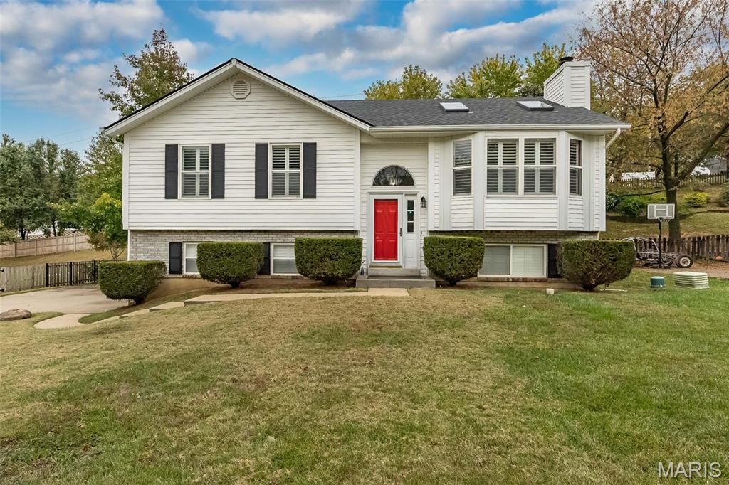 Photo of 3017 Landau Court, St Charles, MO 63301 (MLS # 25067972)