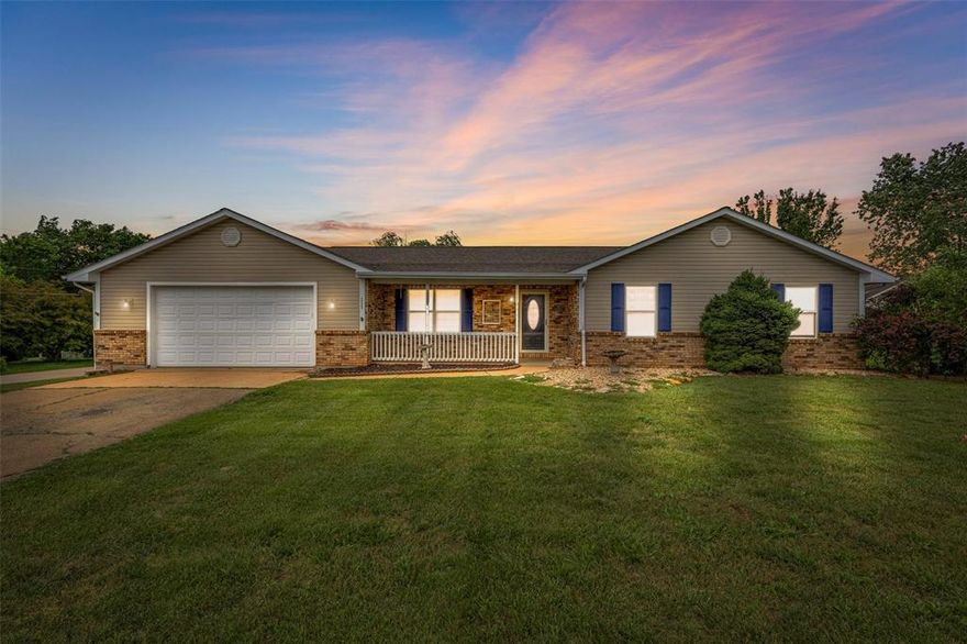 Discover this inviting 3-bedroom, 2-bathroom home nestled in the heart of Desloge. The bathrooms have been recently updated with new flooring, adding a fresh touch to these essential spaces. While the home maintains a traditional layout, each room offers a cozy and functional atmosphere, perfect for comfortable living.
Step outside to a generously sized, fully fenced backyard—ideal for summer gatherings, gardening, or providing a secure play area for children and pets. The attached garage includes a dedicated storage room, offering ample space to keep your belongings organized and out of sight.
Located in a friendly neighborhood close to local parks, schools, and shopping centers, this home combines convenience with comfort. Don't miss the opportunity to make this delightful house your new home. Schedule a private showing today and experience all that this property has to offer!