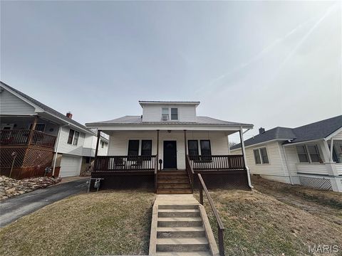 Photo of 230 Magnolia, Hannibal, MO 63401 (MLS # 26011625)
