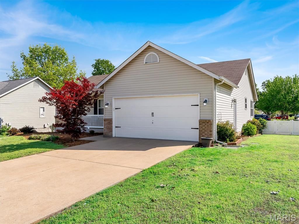Photo of 1 Questover Court, St Peters, MO 63376 (MLS # 26023130)
