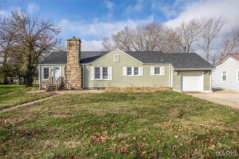 Photo of 111 Crescent Drive, Lebanon, MO 65536 (MLS # 25079975)