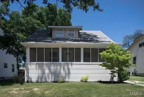 Photo of 329 Rose Lane, Kirkwood, MO 63122 (MLS # 26009068)