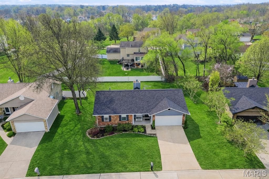 Photo of 514 Pioneer Drive, St Peters, MO 63376 (MLS # 26019189)