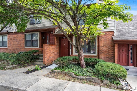Photo of 947 Quail Meadows Court #E, Chesterfield, MO 63017 (MLS # 26059138)