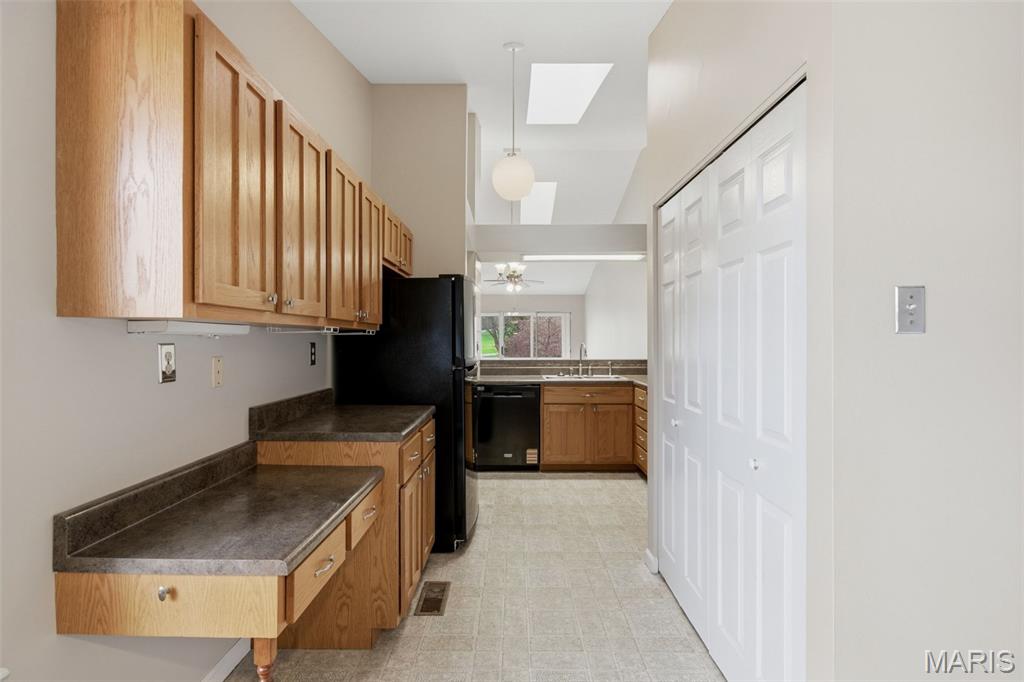 Country Club Greens Twnhms - Residential