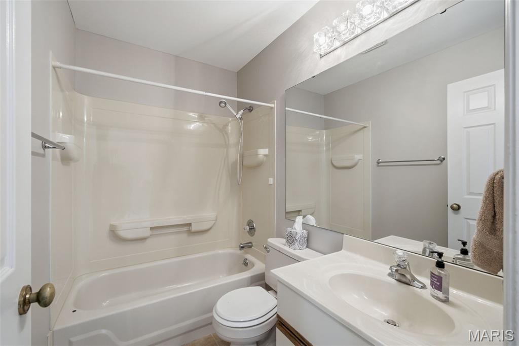 Country Club Greens Twnhms - Residential