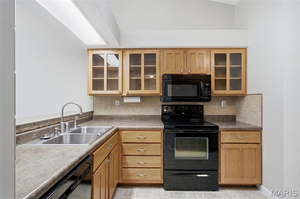 Country Club Greens Twnhms - Residential