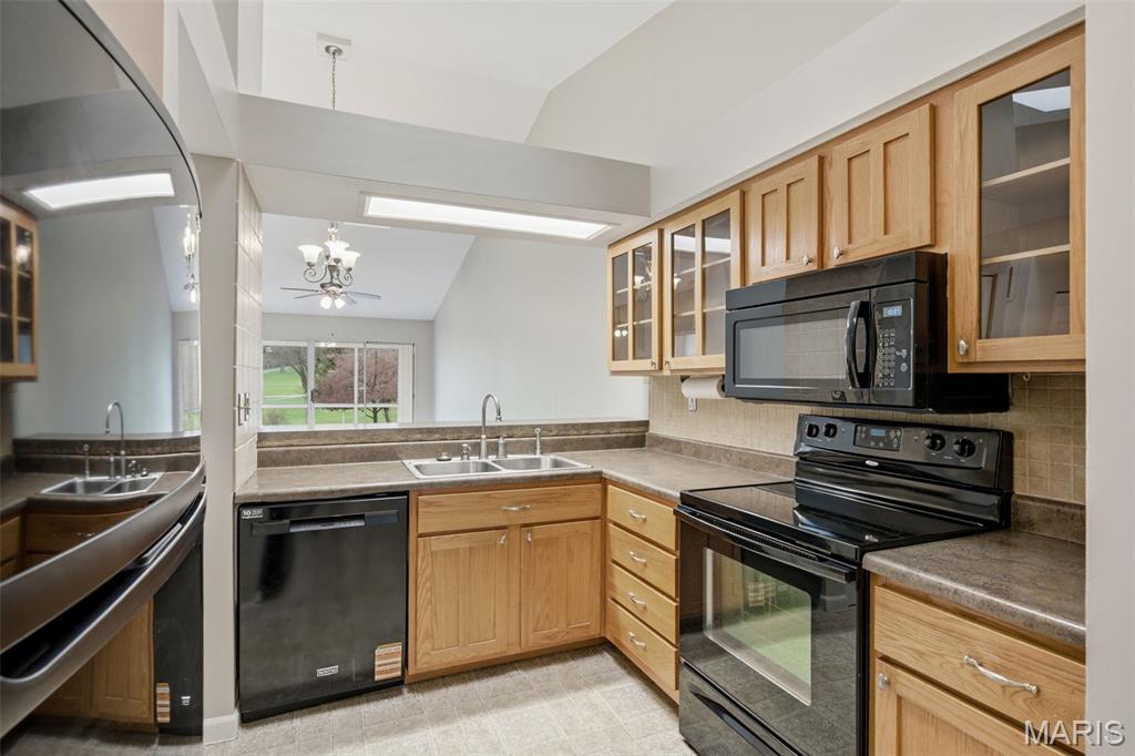 Country Club Greens Twnhms - Residential