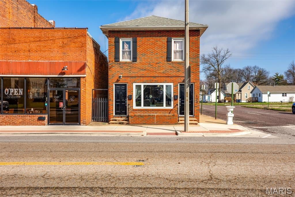 Photo 1 of 30 — 123 E Union Avenue, Litchfield, IL 62056