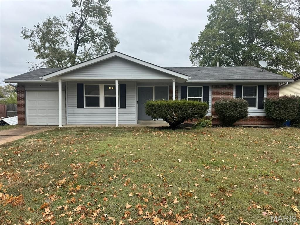 Photo of 675 Lawnview Drive, Florissant, MO 63031 (MLS # 25073131)