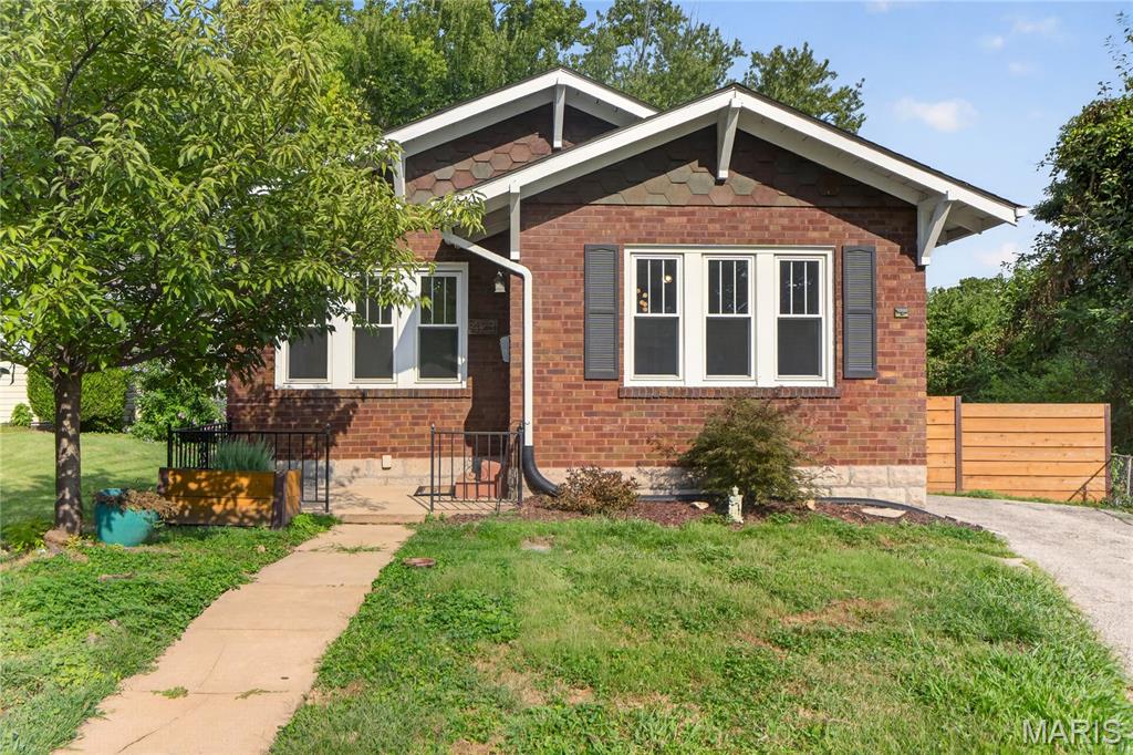 Photo of 423 Heman Drive, Kirkwood, MO 63122 (MLS # 26059548)