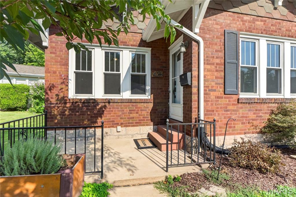 Photo of 423 Heman Drive, Kirkwood, MO 63122 (MLS # 26059548)