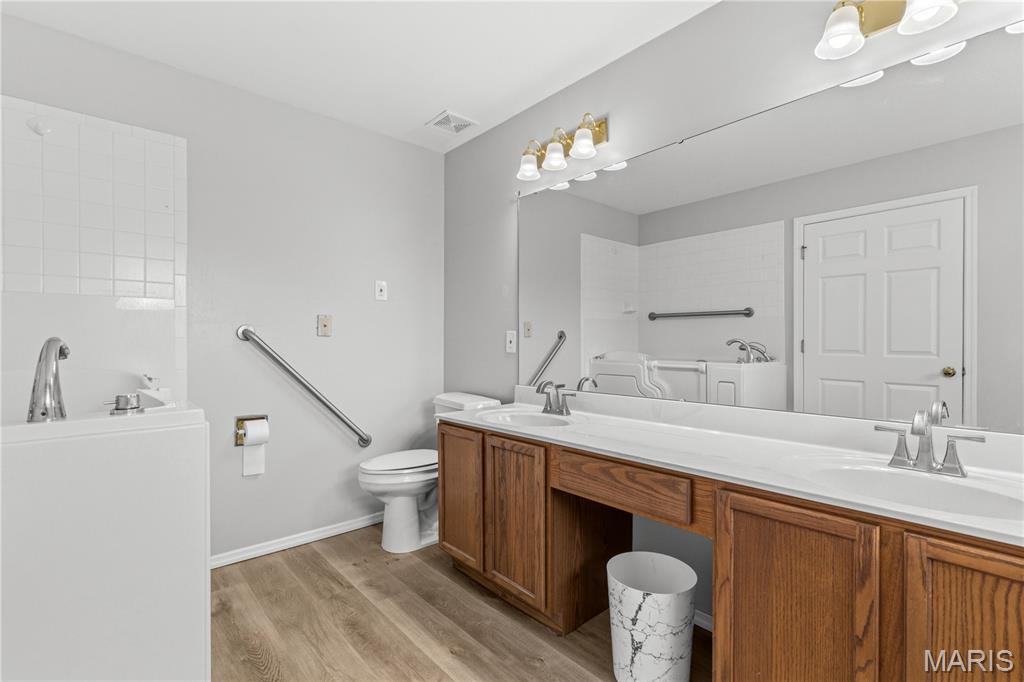 Jamestowne 8 - Residential