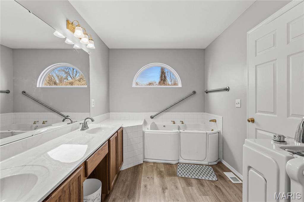 Jamestowne 8 - Residential