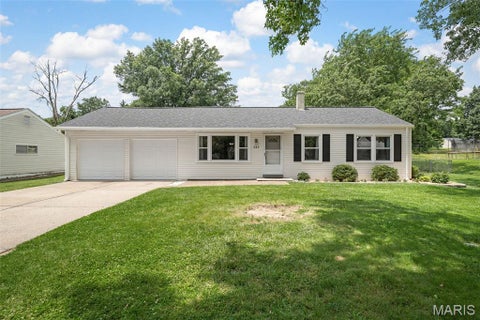 Photo of 243 Dennison Drive, Ballwin, MO 63021 (MLS # 26037936)
