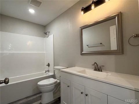 Tiny photo for 1627 Amy Drive, Lebanon, MO 65536 (MLS # 26058301)