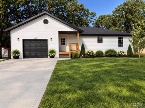 Photo of 1627 Amy Drive, Lebanon, MO 65536 (MLS # 26058301)