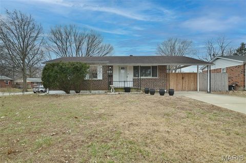 Photo of 1782 Oliveto Lane, Hazelwood, MO 63042 (MLS # 26011119)