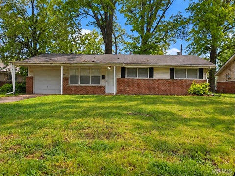 Photo of 9805 Duke Drive, Moline Acres, MO 63136 (MLS # 26069333)