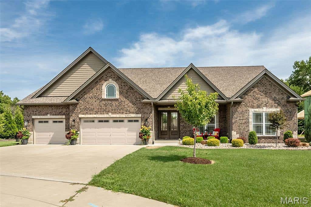 Photo of 904 Bellevaux Place, St Charles, MO 63301 (MLS # 26051940)