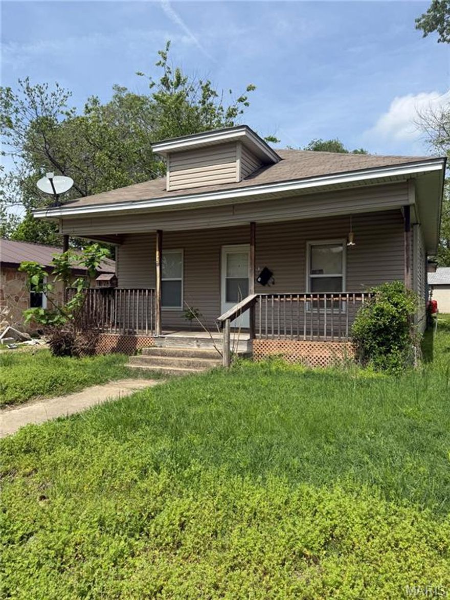 Charming 2-Bedroom Fixer-Upper – 1,264 sq ft

Discover the potential in this 2-bedroom, 1-bath, 1,264 sq ft home. Featuring an inviting layout with spacious living areas, this property is ideal for buyers looking to customize and add value. The home needs updates and repairs, making it a perfect project for investors or handy homeowners. Large windows bring in natural light, and the generous lot allows for outdoor possibilities. Conveniently located near local amenities, this property offers the chance to create your dream home or generate strong rental income once renovated.