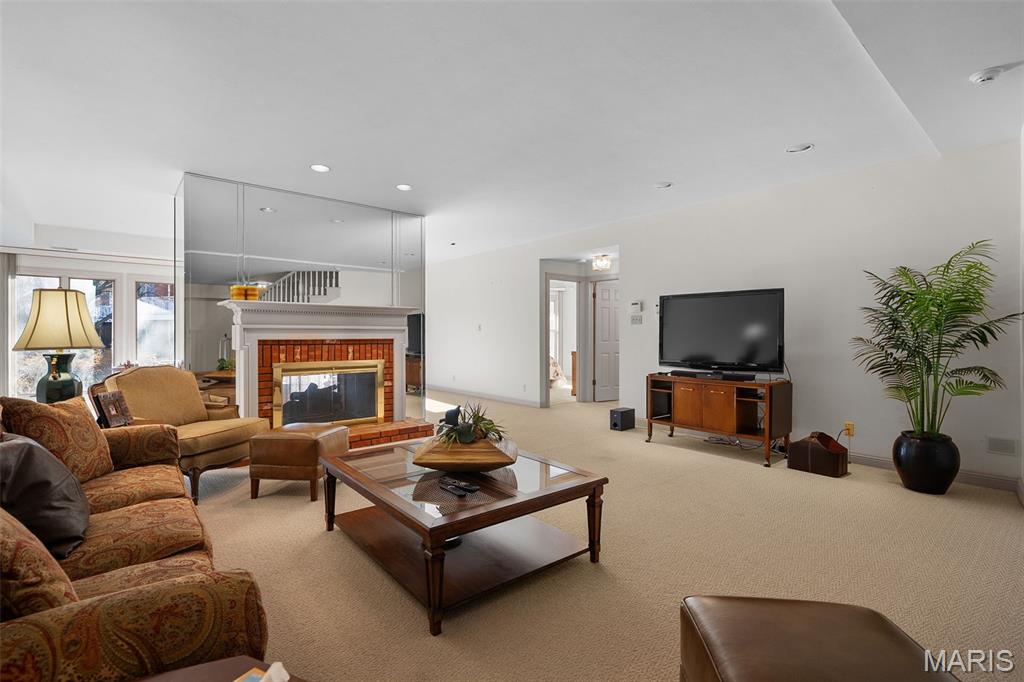 Carlyle Two - Residential