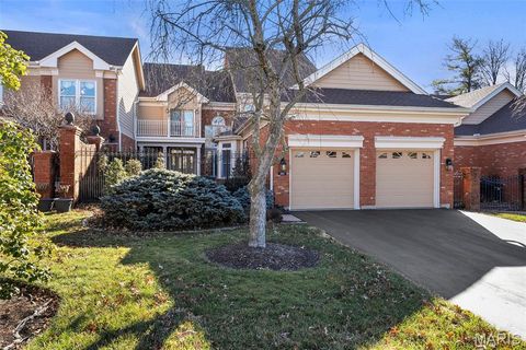 Photo of 260 Carlyle Lake Drive, Creve Coeur, MO 63141 (MLS # 25079574)