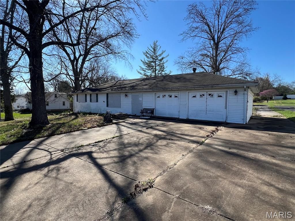 Photo of 2806 Yaeger Road, St Louis, MO 63129 (MLS # 26026396)