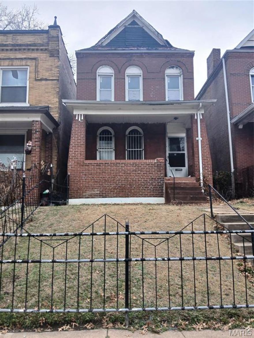 Unlock the possibilities with this spacious 4-bedroom, 2-bathroom home, offering a generous floor plan and a prime location. This property is a blank canvas, ready for a complete renovation to transform it into your dream home or a lucrative investment opportunity. Spacious Layout: Four bedrooms and two bathrooms provide ample space for customization.
Prime Location: Situated in a desirable neighborhood with convenient access to local amenities, schools, and transportation. Ideal for investors or buyers seeking a project to add significant value. As-Is Sale: The property is being sold in its current condition. The seller will not make any repairs or provide inspections. Contact me today to schedule a viewing and explore the possibilities this home has to offer. This property can be packaged with MLS #25006832.