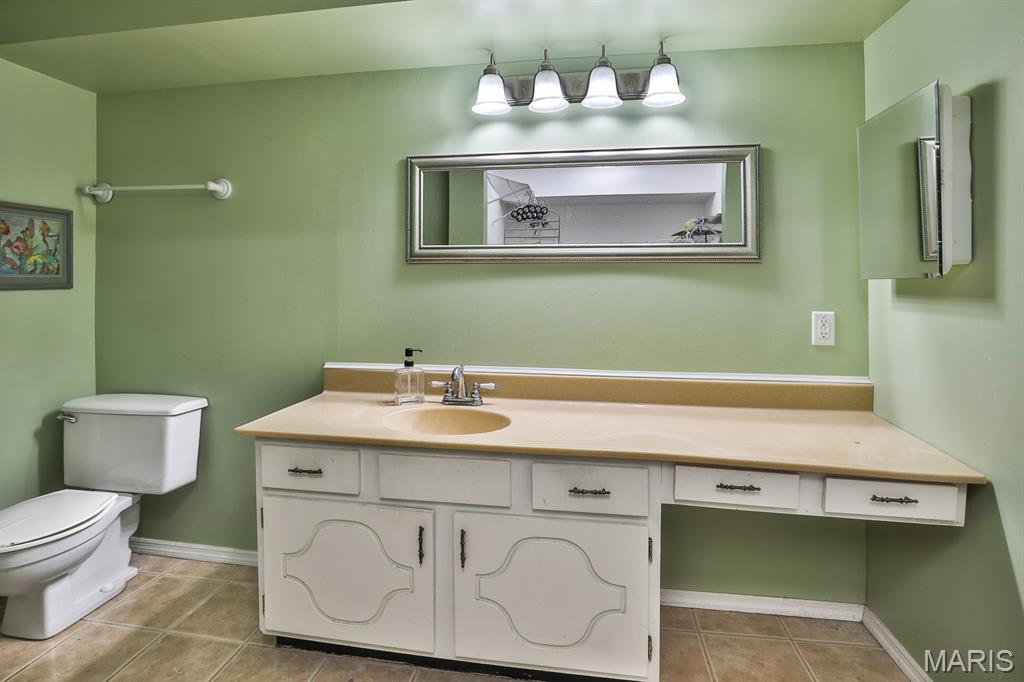 Cambridge Courts Condo - Residential