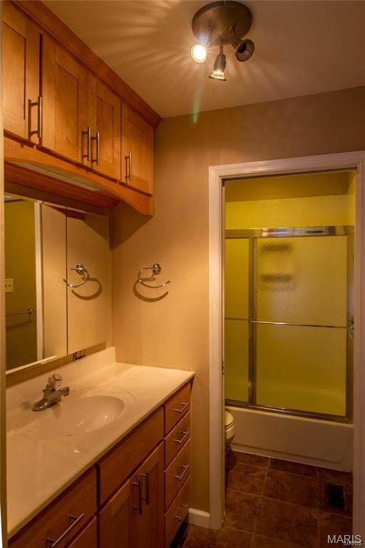 St Louis, Missouri 63108, United States, 2 Bedrooms Bedrooms, ,1 BathroomBathrooms,Residential,Active,150052