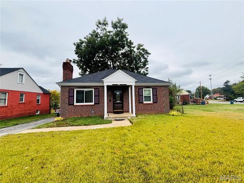 2044 Hildred Avenue St Louis MO 63136