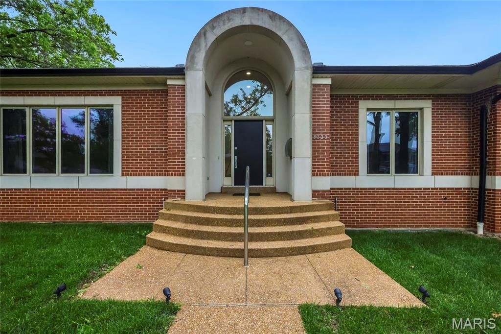 Photo of 8333 Kingsbury Boulevard, Clayton, MO 63105 (MLS # 26024590)