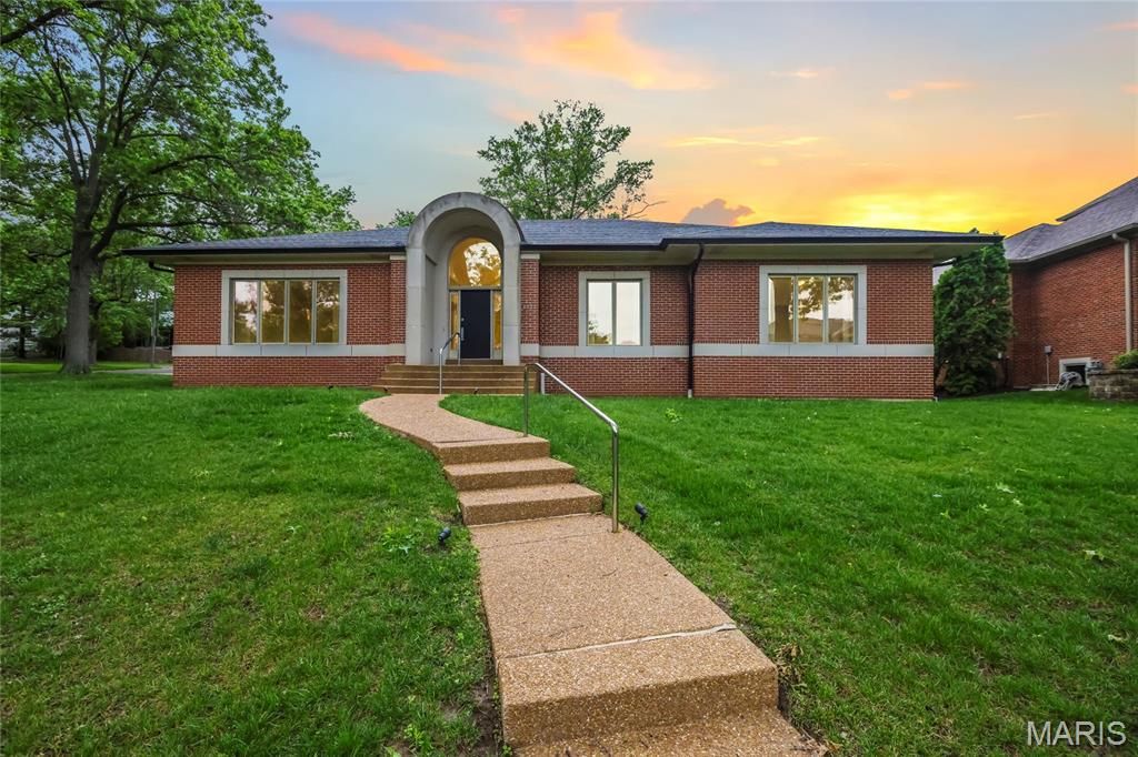 Photo of 8333 Kingsbury Boulevard, Clayton, MO 63105 (MLS # 26024590)