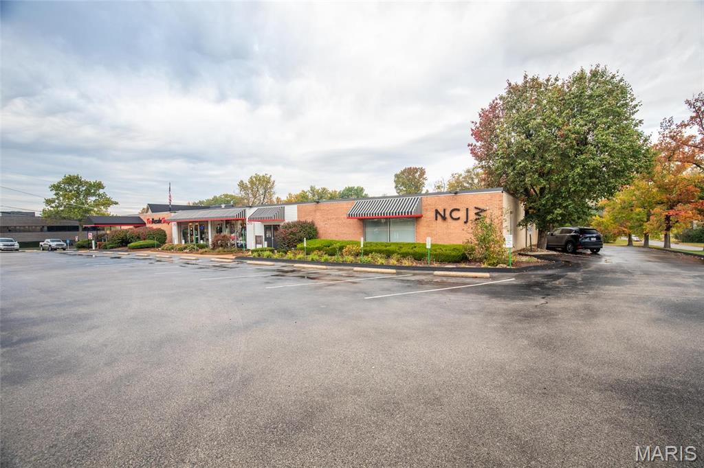 295 N Lindbergh Boulevard