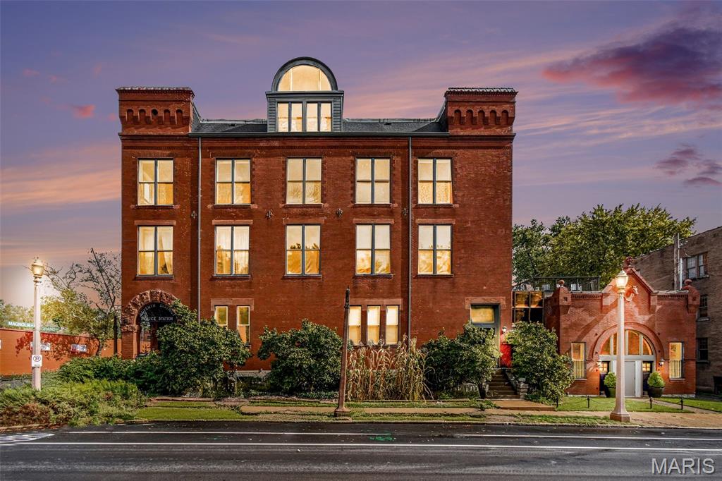 Photo of 3556 Magnolia Avenue #302, St Louis, MO 63118 (MLS # 26066458)