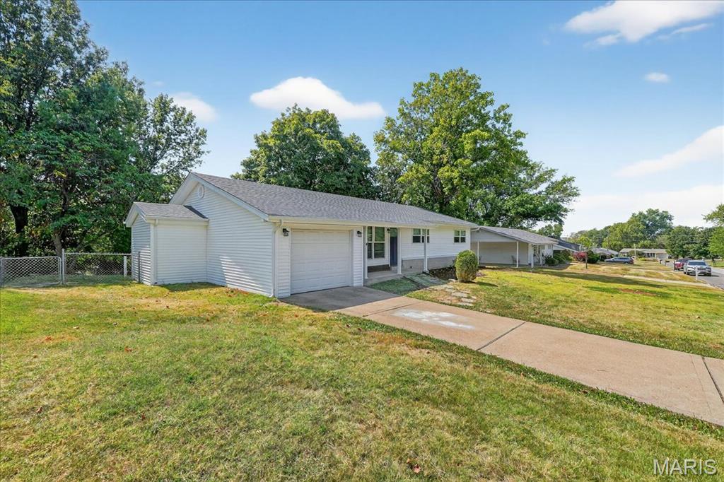 St Louis, Missouri 63146, United States, 3 Bedrooms Bedrooms, ,3 BathroomsBathrooms,Residential,Pending,210951