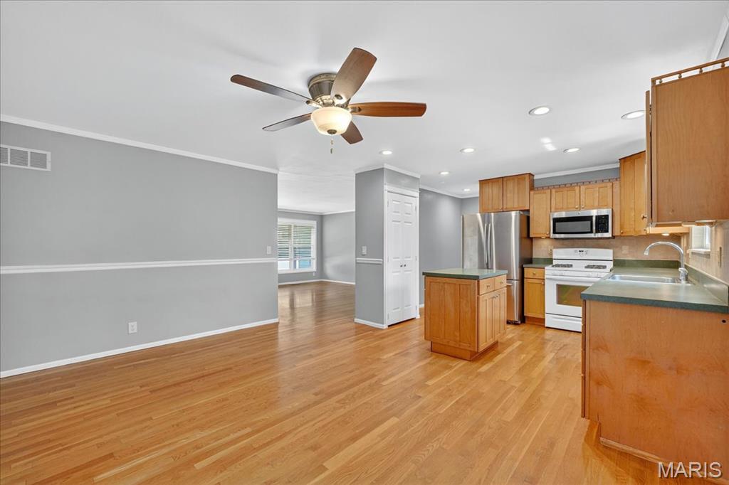 St Louis, Missouri 63146, United States, 3 Bedrooms Bedrooms, ,3 BathroomsBathrooms,Residential,Pending,210951