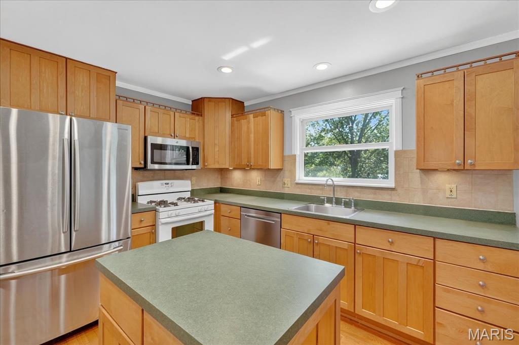 St Louis, Missouri 63146, United States, 3 Bedrooms Bedrooms, ,3 BathroomsBathrooms,Residential,Pending,210951