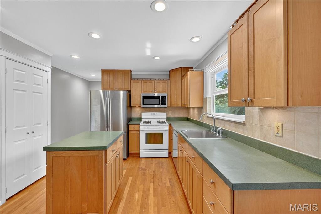 St Louis, Missouri 63146, United States, 3 Bedrooms Bedrooms, ,3 BathroomsBathrooms,Residential,Pending,210951