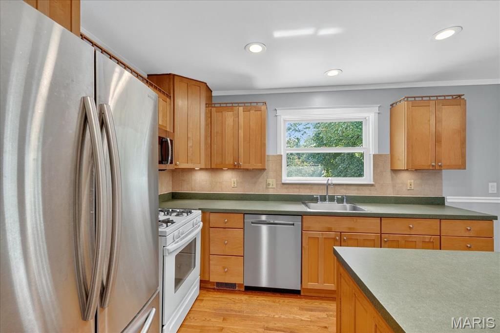 St Louis, Missouri 63146, United States, 3 Bedrooms Bedrooms, ,3 BathroomsBathrooms,Residential,Pending,210951